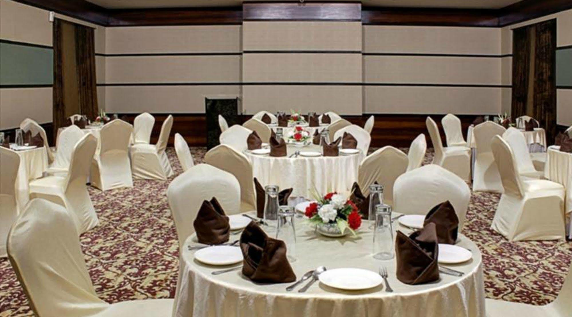 מומביי The Sahil Hotel מראה חיצוני תמונה